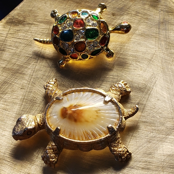 Two Vintage Turtle Brooch Pins - Picture 14 of 16